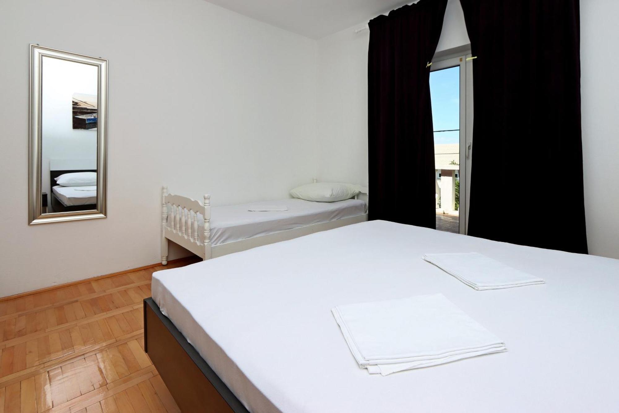 Apartments With A Parking Space Senj - 5571 Zimmer foto